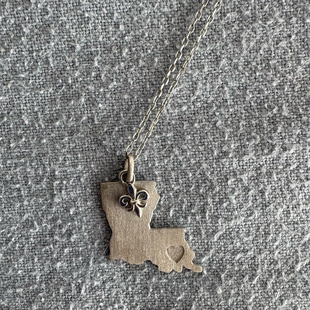 Ramsey’s Jewelers Louisiana state necklace with fleur de lis NWT 17 inch chain